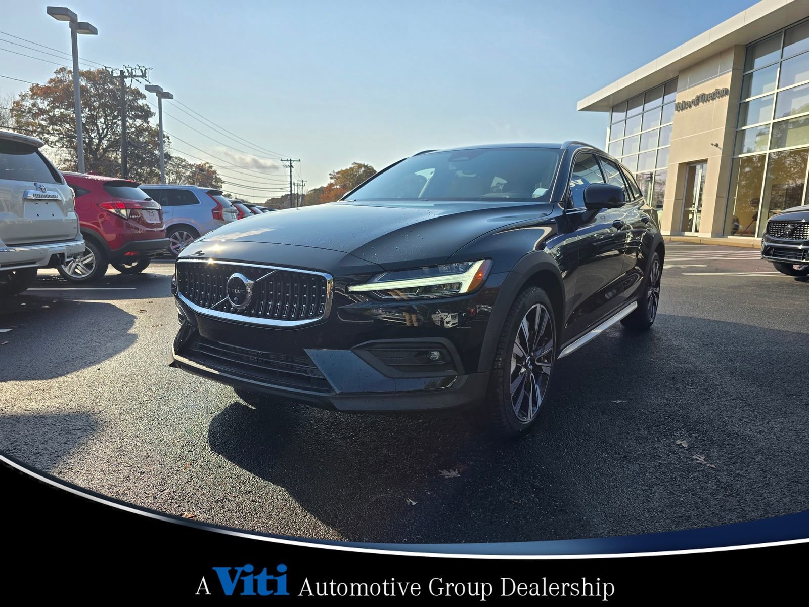 Used 2025 Volvo V60 B5 Cross Country Ultra w/ Protection Package Premier image 4