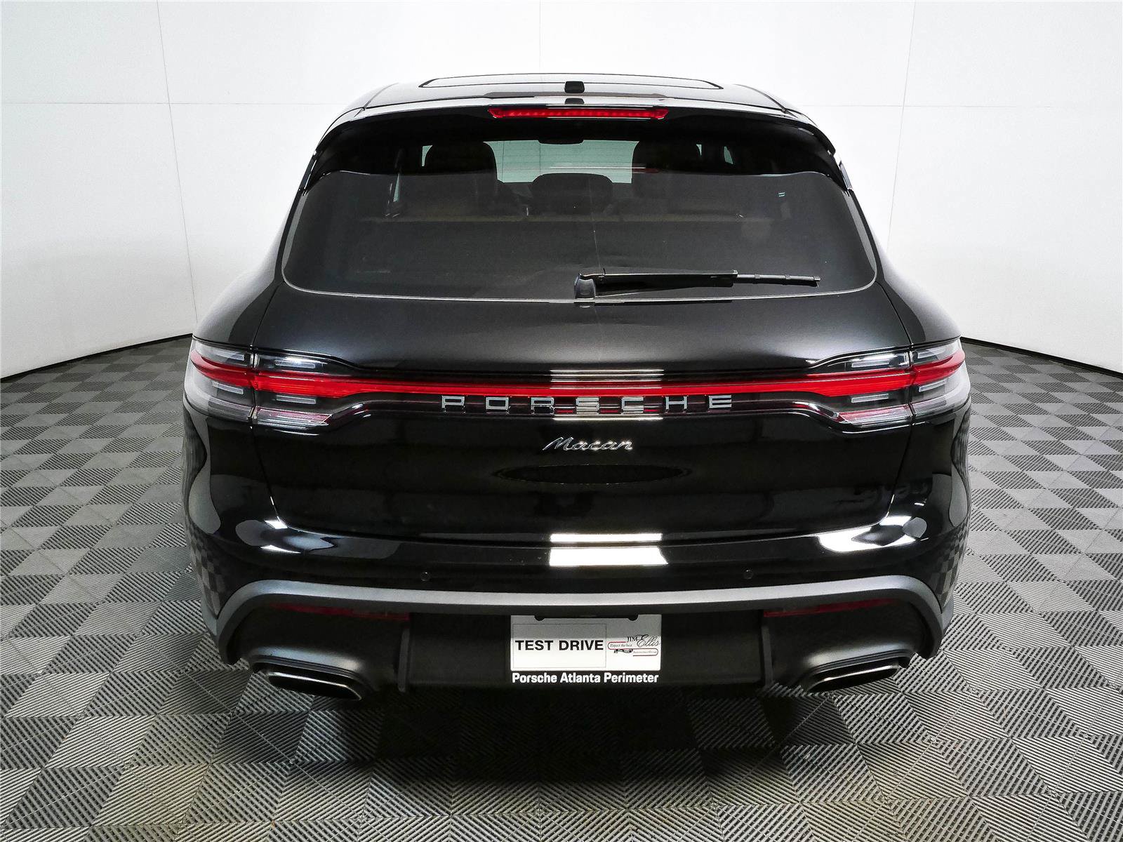 Used 2026 Porsche Macan Turbo AWD/4WD image 32