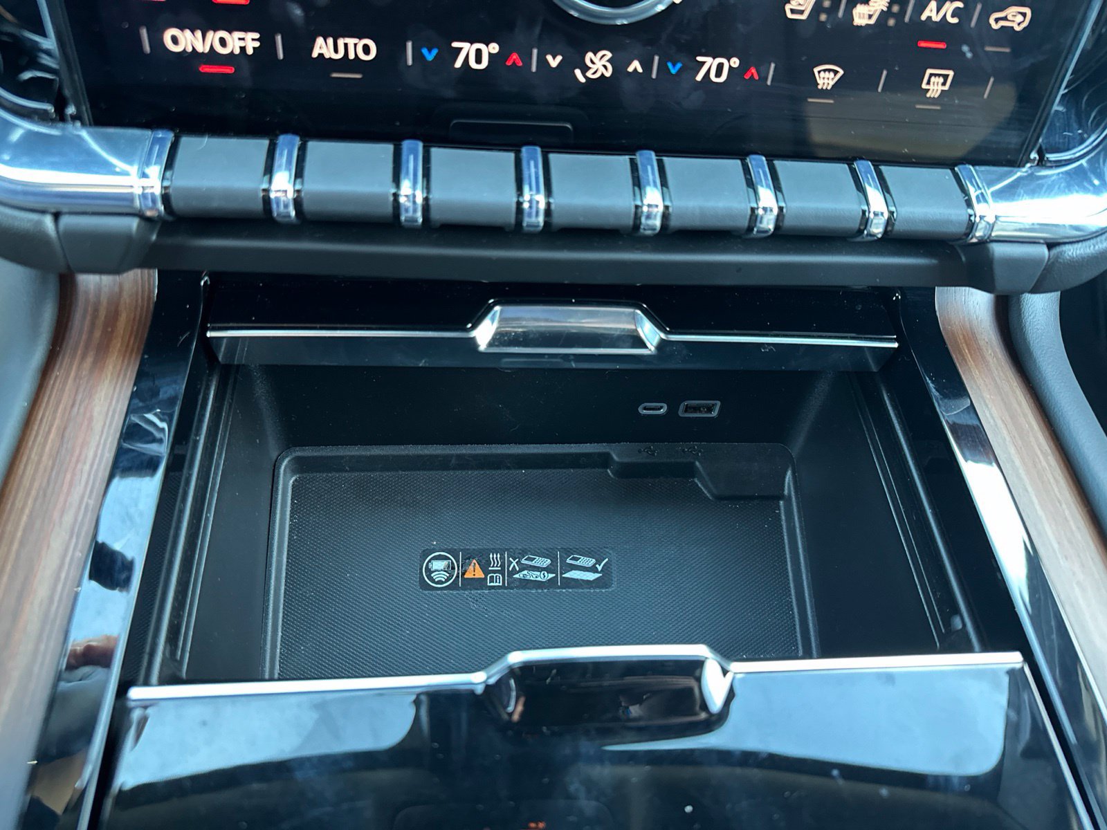 Used 2026 GMC Yukon Denali w/ Sun & Power Step Package AWD/4WD image 69