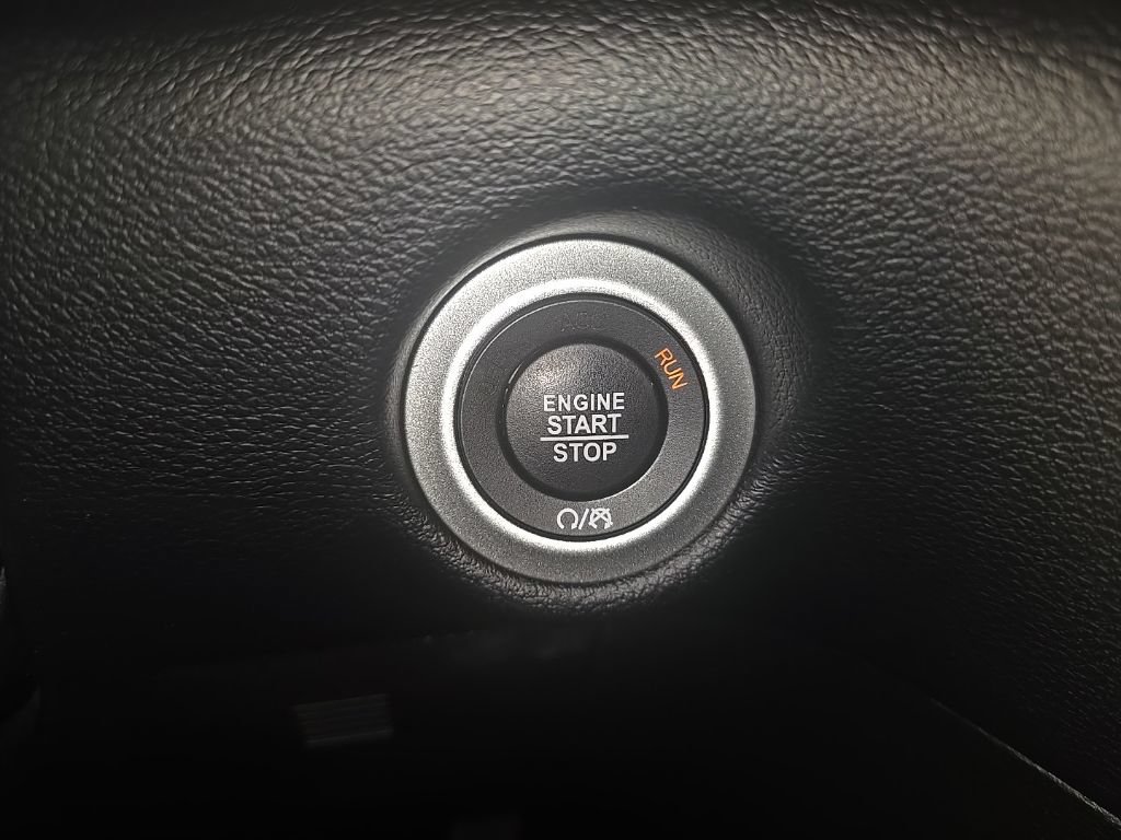 Used 2025 Chrysler Pacifica Select FWD image 21