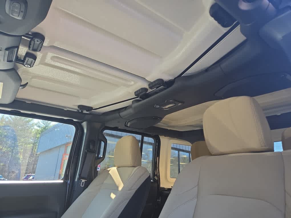 Used 2023 Jeep Wrangler Unlimited w/ Cold Weather Group AWD/4WD image 32
