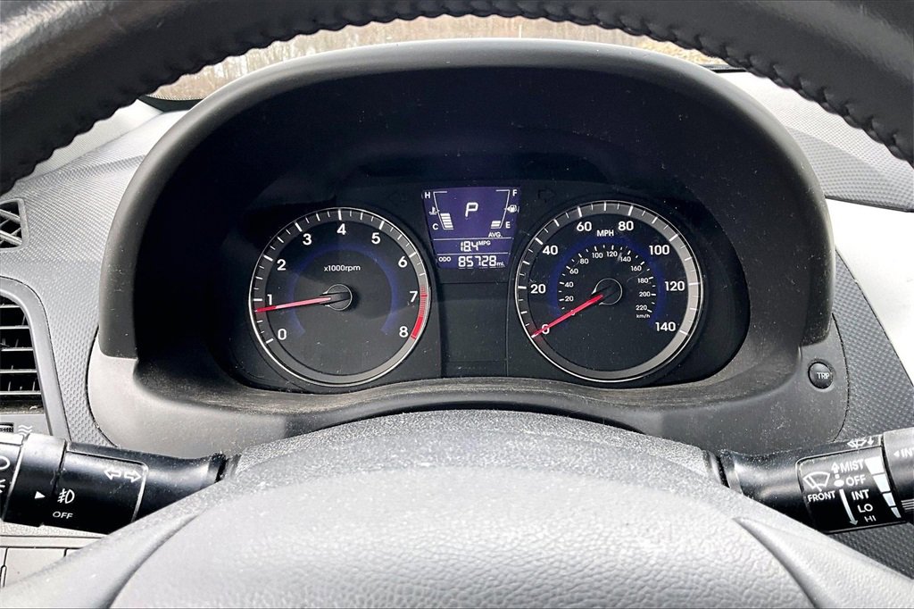 Used 2012 Hyundai Accent SE image 17