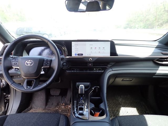 Used 2024 Toyota Crown AWD/4WD image 12