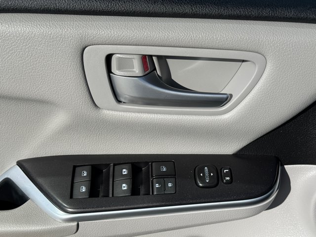Used 2017 Toyota Camry LE FWD image 17