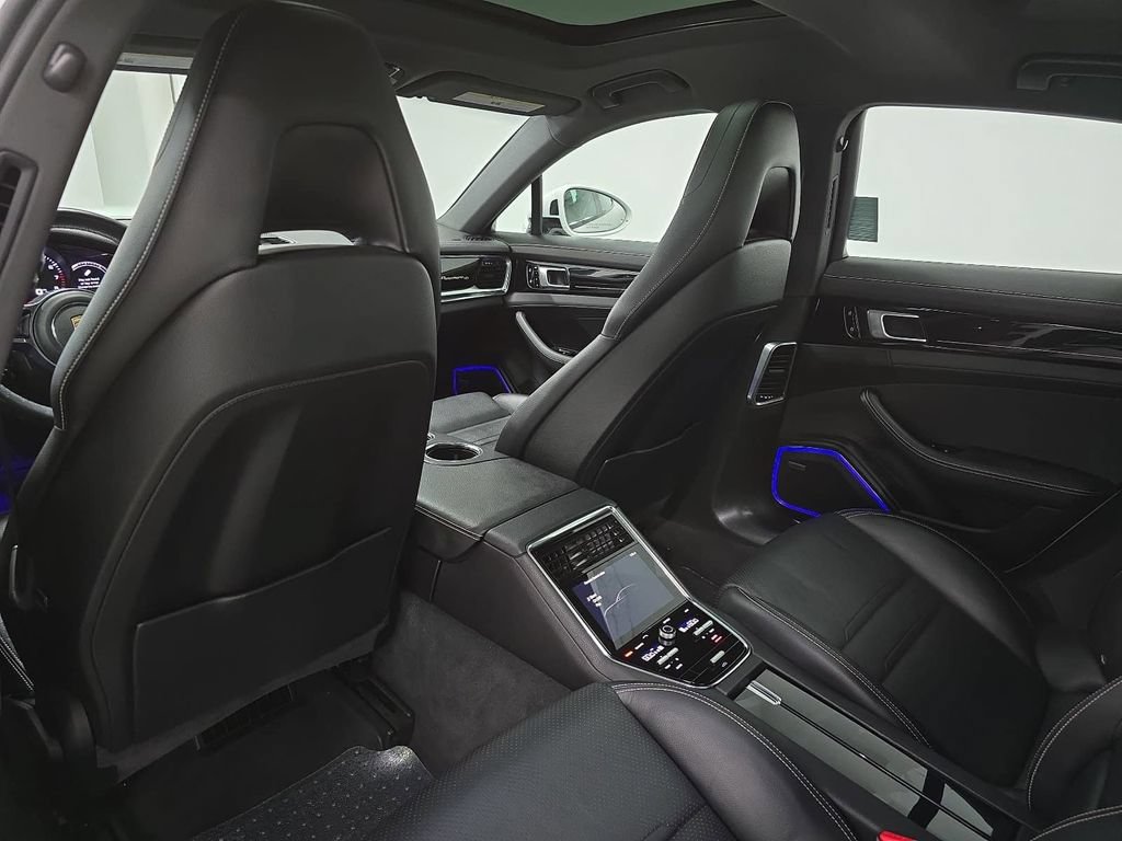 Used 2020 Porsche Panamera image 28