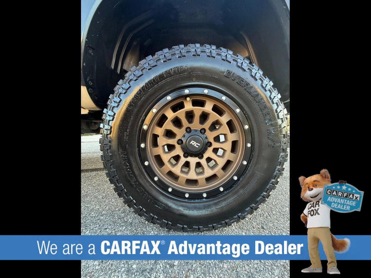 Used 2017 Toyota Tacoma TRD Off-Road w/ Premium & Technology Package image 11