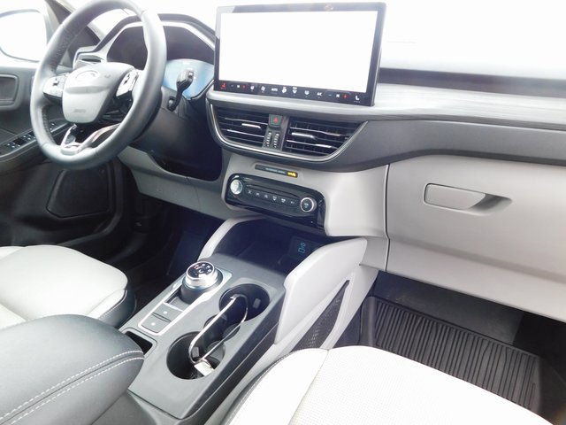 Used 2023 Ford Escape Platinum image 19