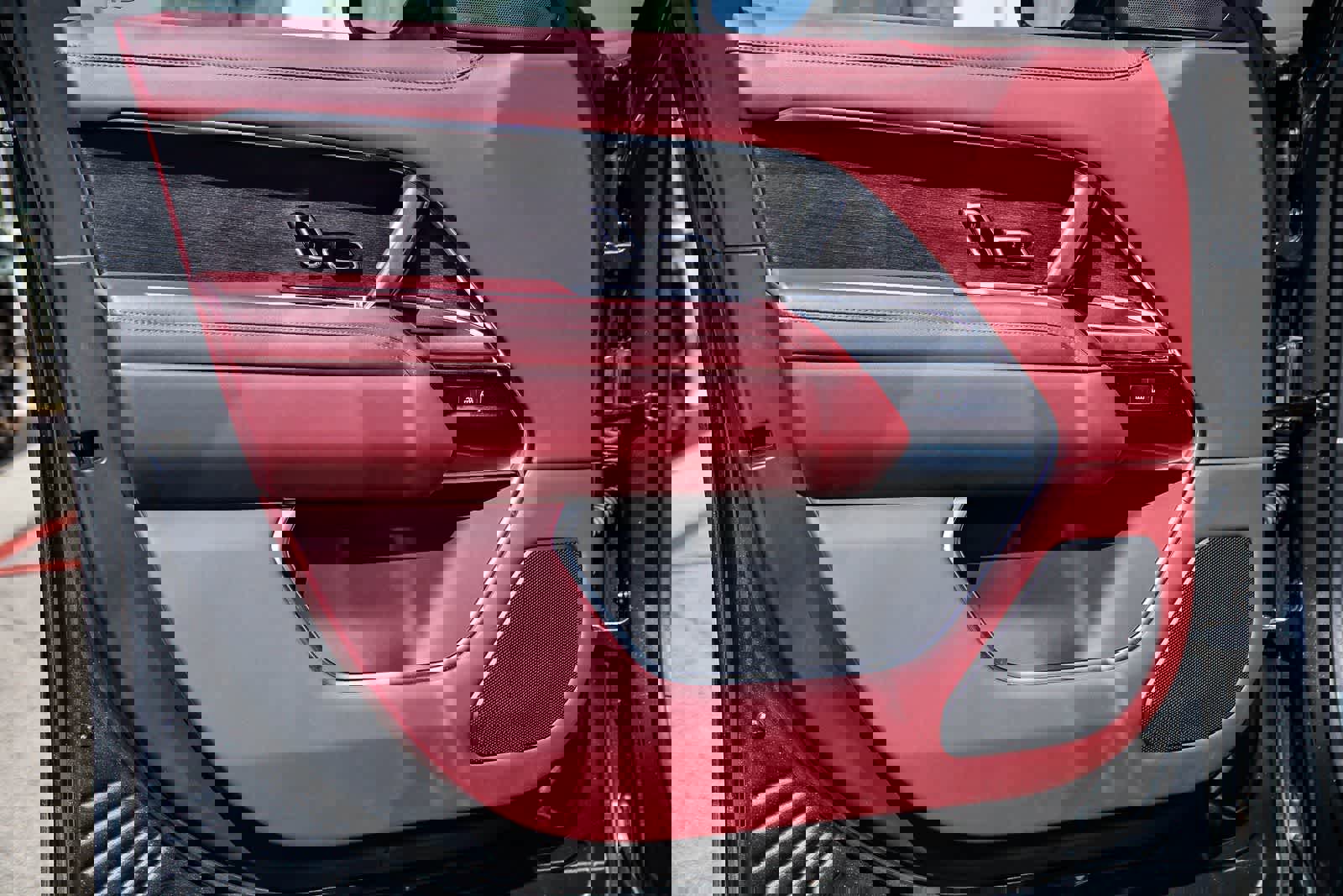 Certified 2024 Land Rover Range Rover SE image 19