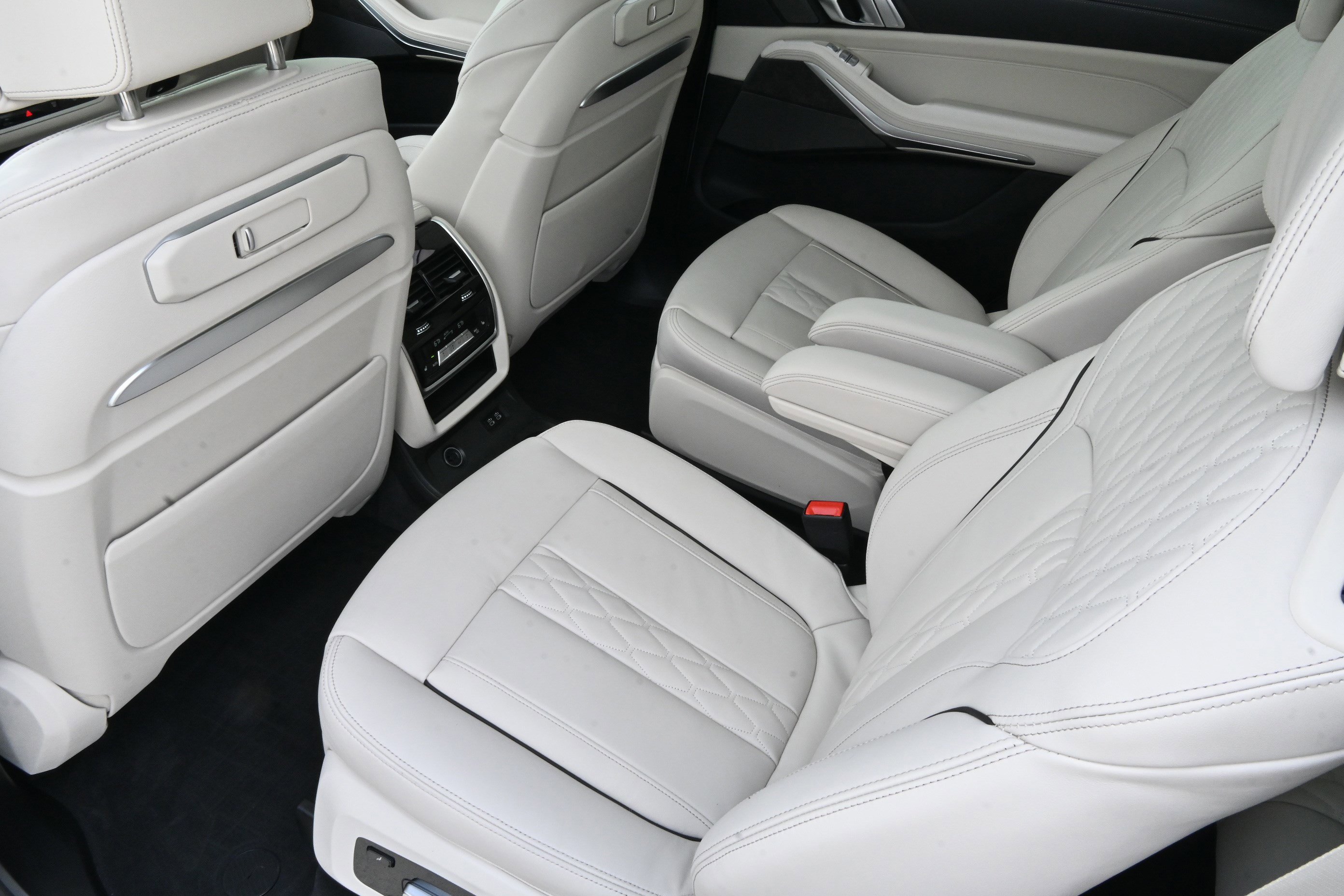 Certified 2025 BMW X7 xDrive40i w/ Executive Package image 13