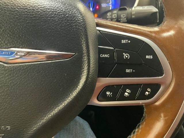 Used 2019 Chrysler Pacifica Limited w/ Tire & Wheel Group FWD image 27