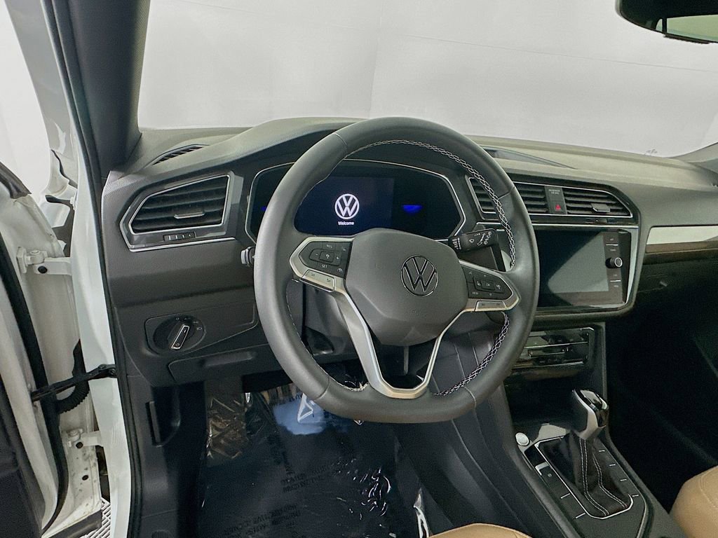 Used 2023 Volkswagen Tiguan SE FWD image 16