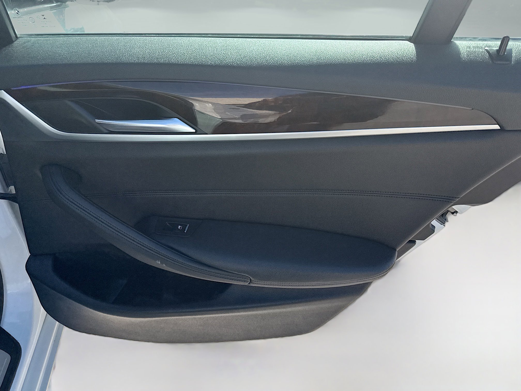 Used 2019 BMW 530e w/ Convenience Package RWD image 29