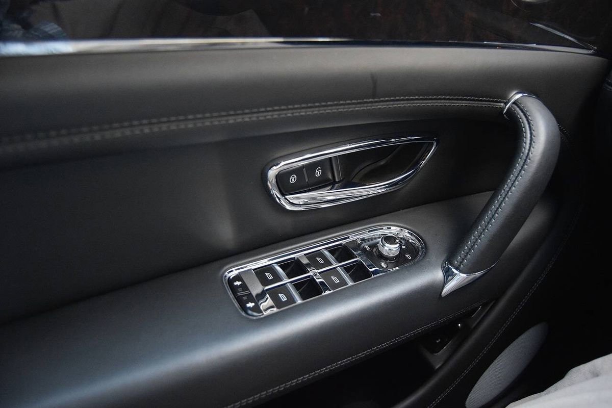 Used 2019 Bentley Bentayga image 15