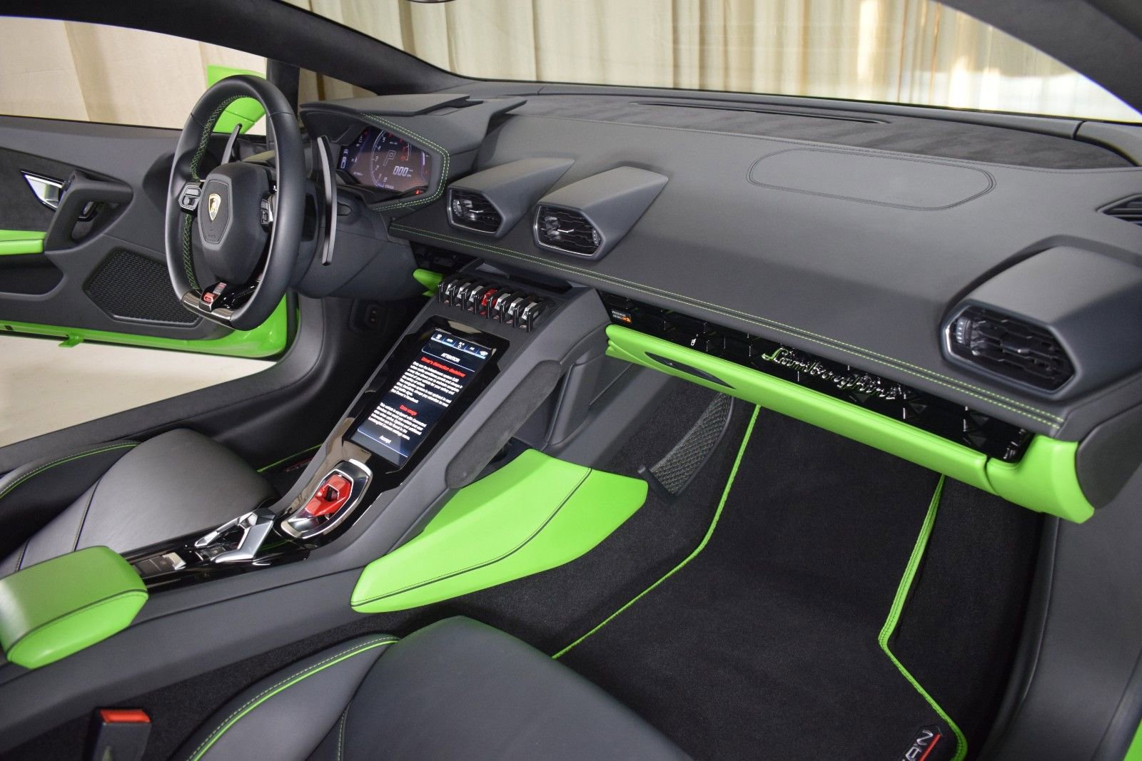 Used 2020 Lamborghini Huracan EVO image 23