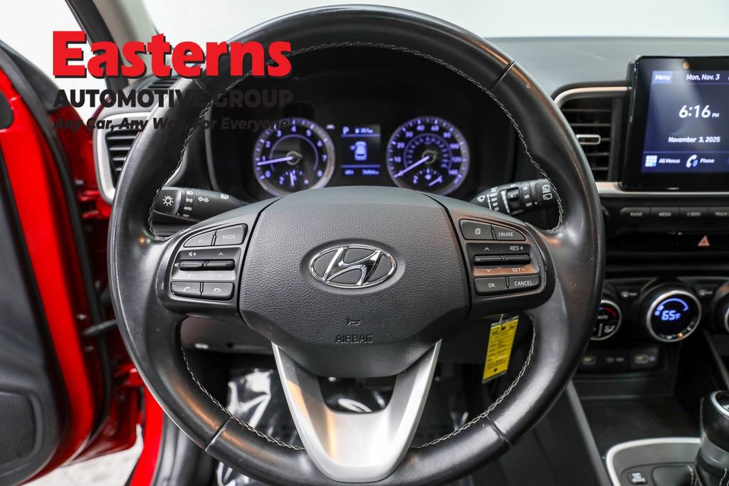 Used 2022 Hyundai Venue SEL image 15