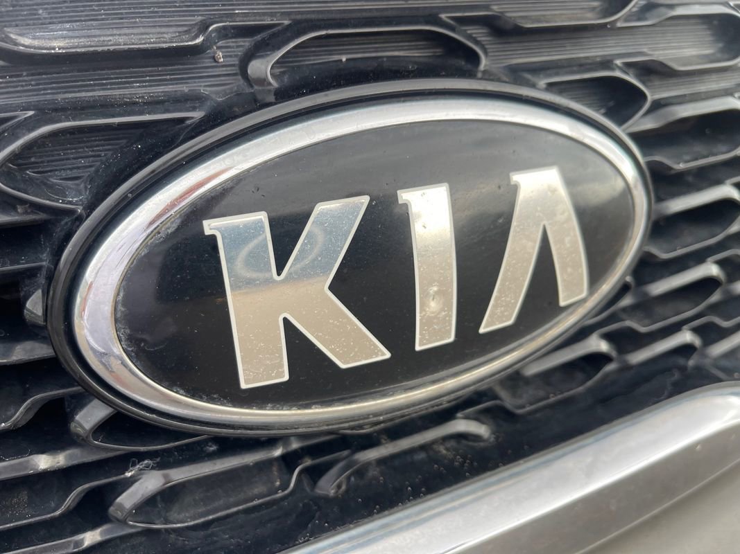 Used 2015 Kia Sorento LX image 11