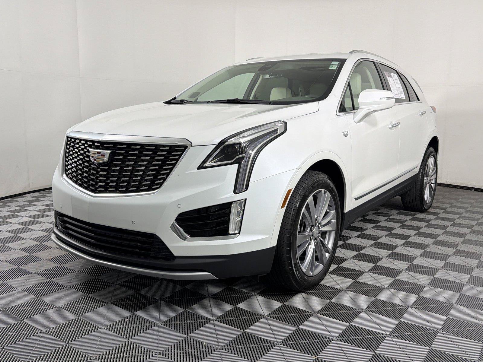 Certified 2024 Cadillac XT5 Premium Luxury AWD/4WD image 3