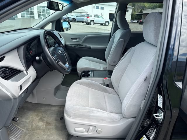 Used 2015 Toyota Sienna LE FWD image 18