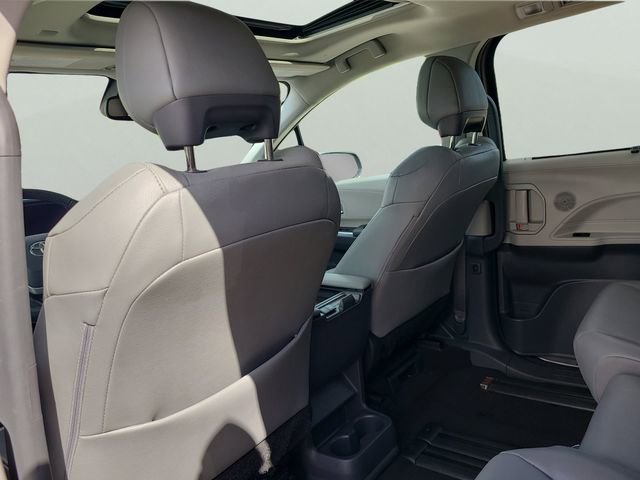 Used 2023 Toyota Sienna XLE FWD image 9