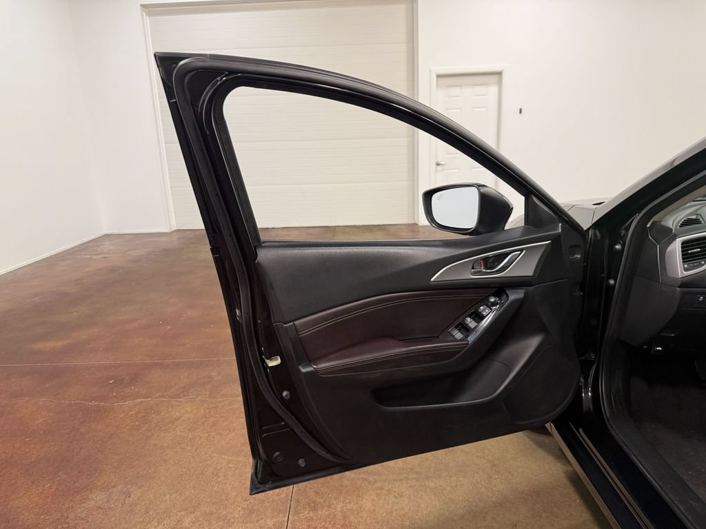 Used 2018 MAZDA MAZDA3 Touring FWD image 54