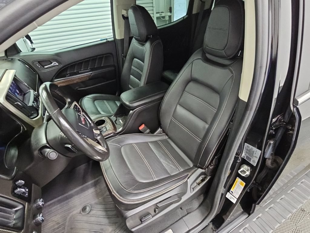 Used 2022 GMC Canyon Denali w/ Denali Black Edition Package AWD/4WD image 32