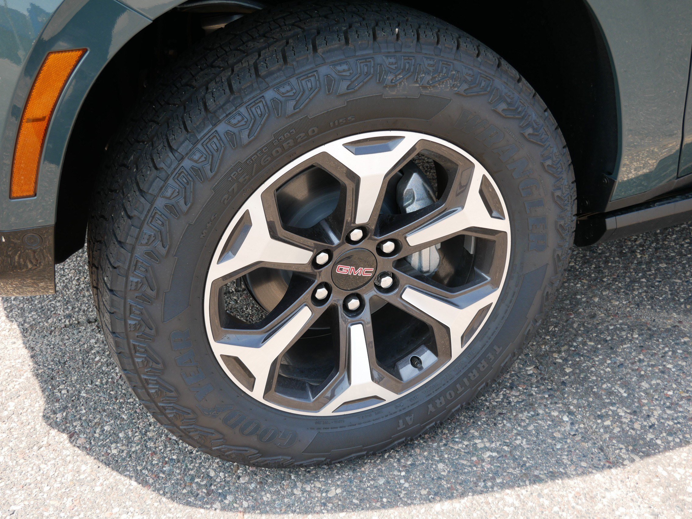 New 2026 GMC Yukon AT4 Ultimate w/ LPO, Floor Liner Package AWD/4WD image 9