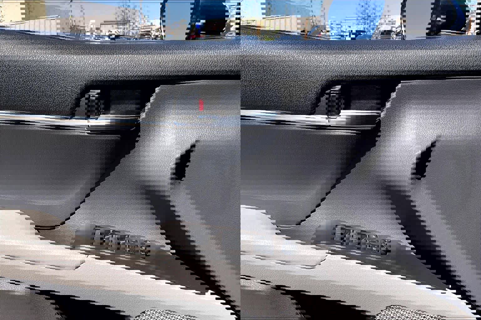 Used 2023 Toyota Camry LE image 28