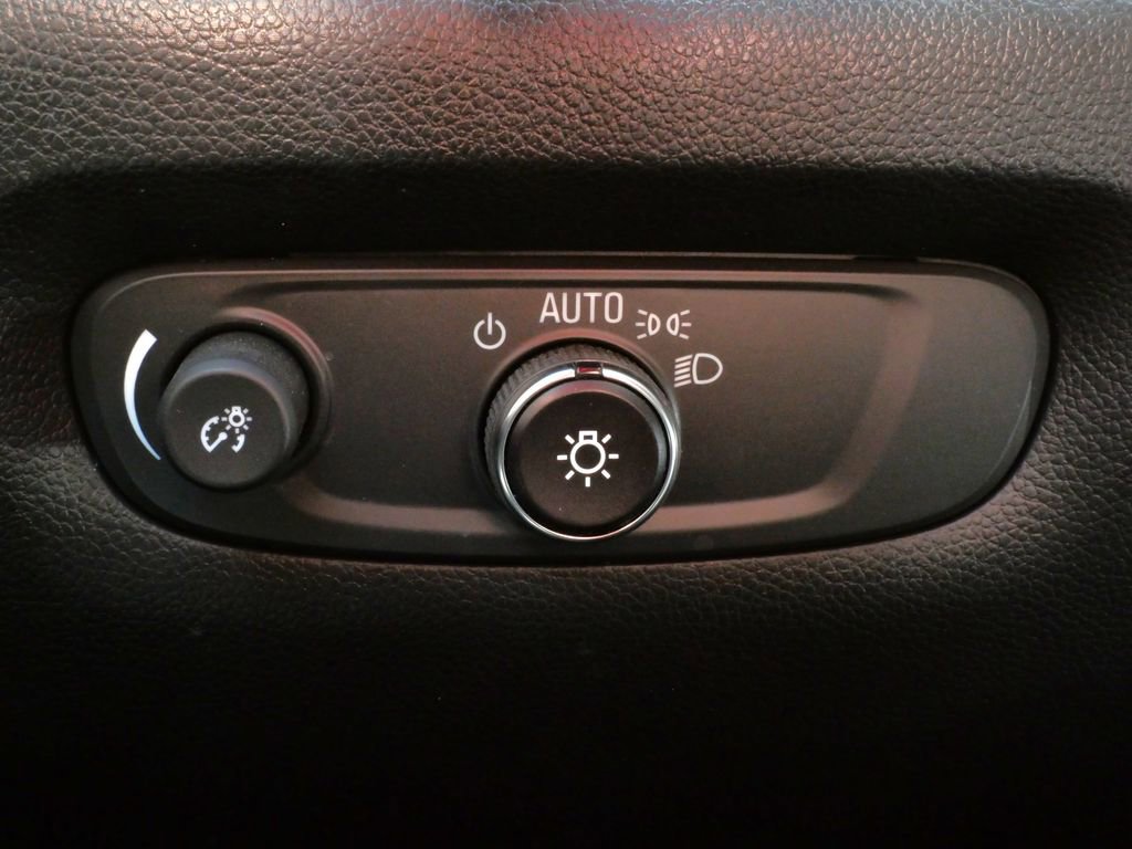 Used 2023 Chevrolet Traverse LT AWD/4WD image 16