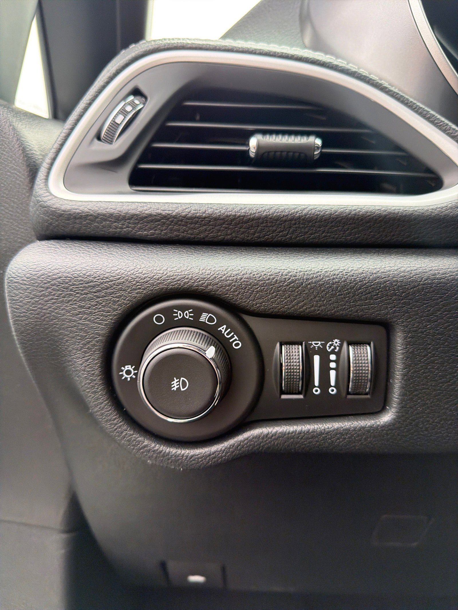 New 2026 Chrysler Pacifica Select w/ S Appearance Package FWD image 25