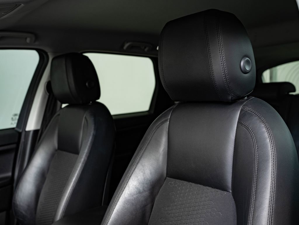 Used 2018 Land Rover Discovery Sport SE image 23