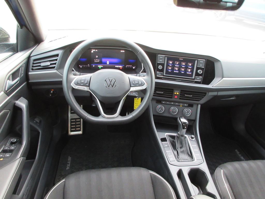 Used 2024 Volkswagen Jetta Sport image 13