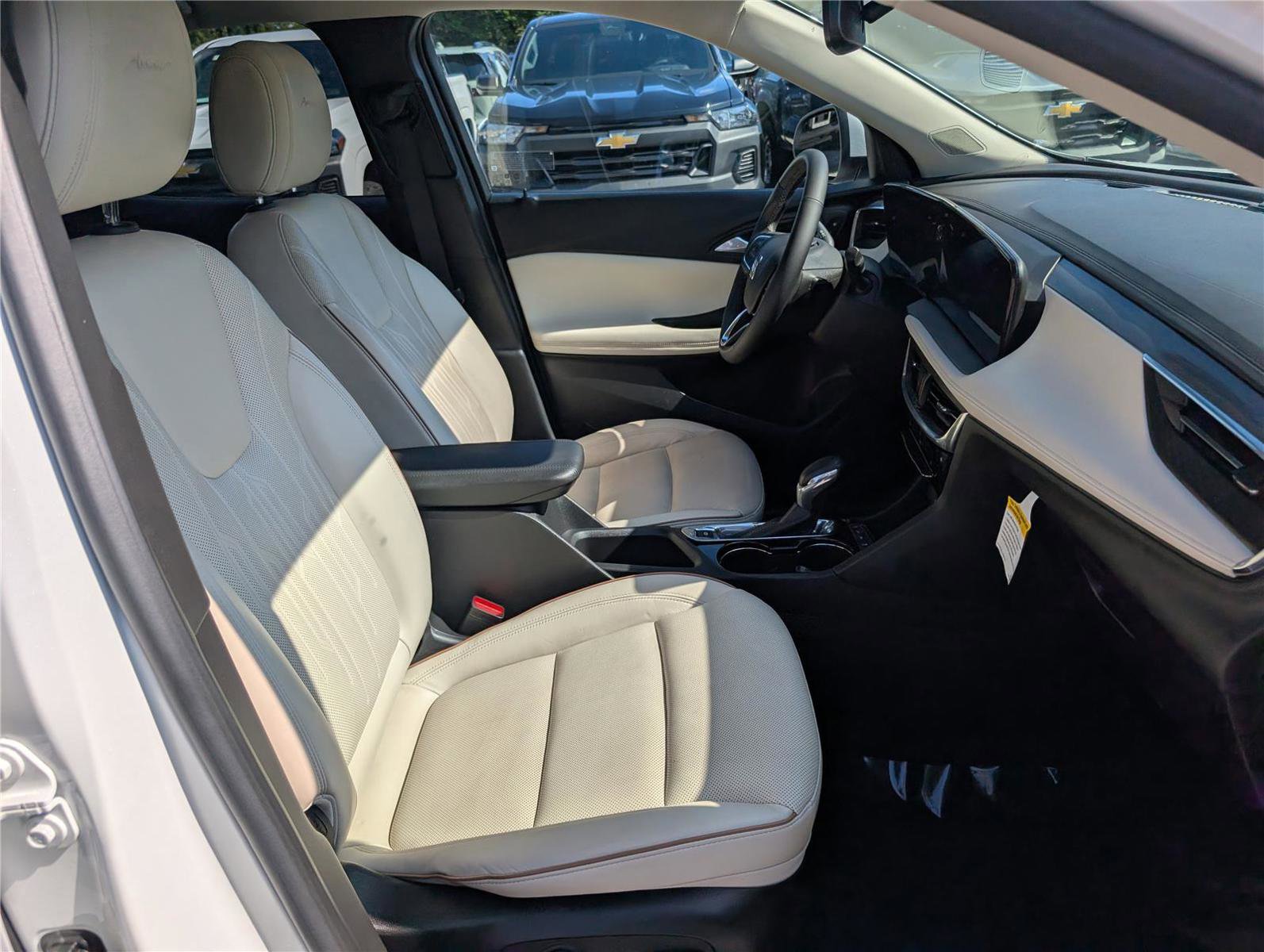 Used 2024 Buick Encore GX Avenir image 12