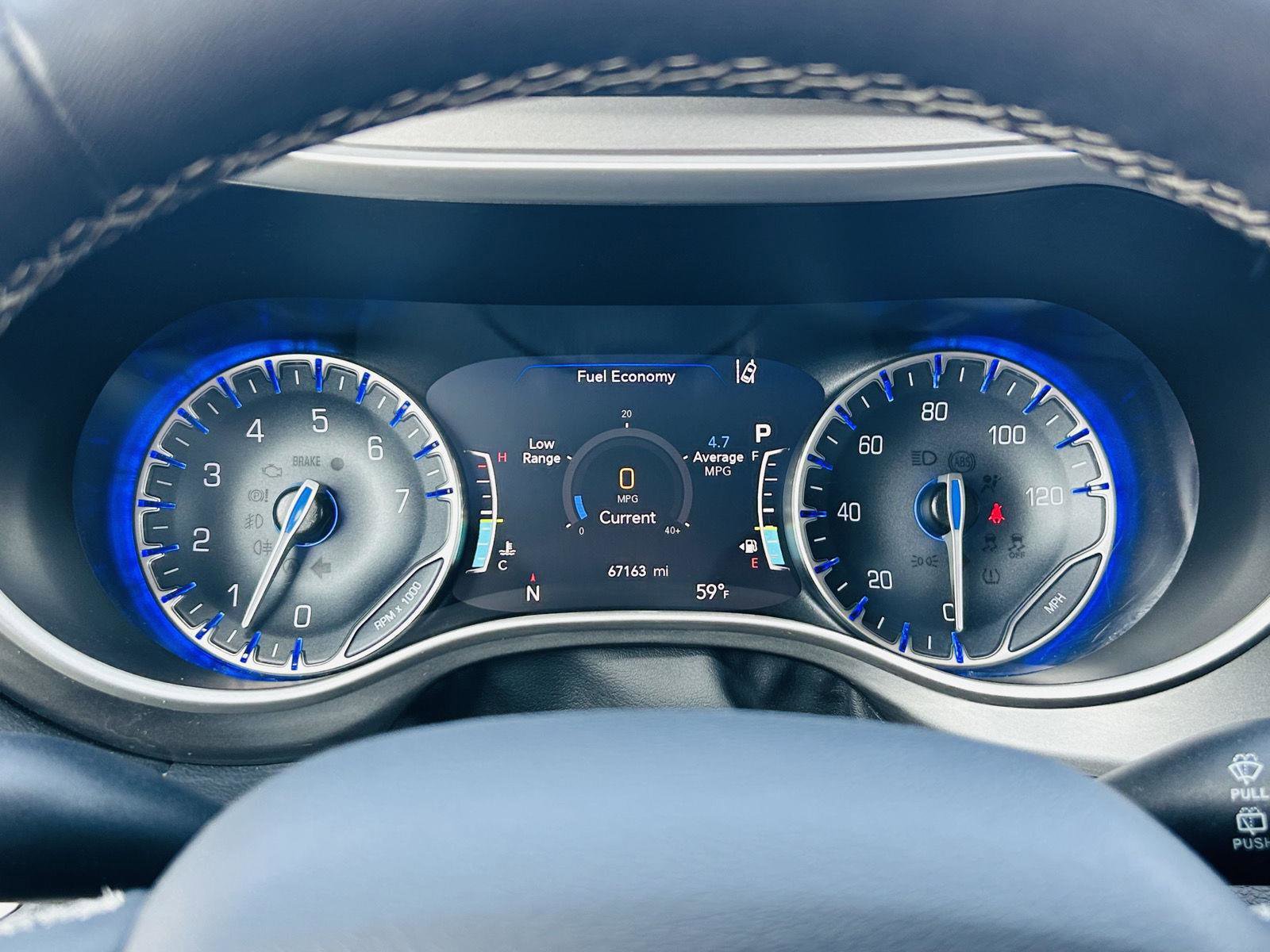 Used 2023 Chrysler Pacifica Touring-L image 19