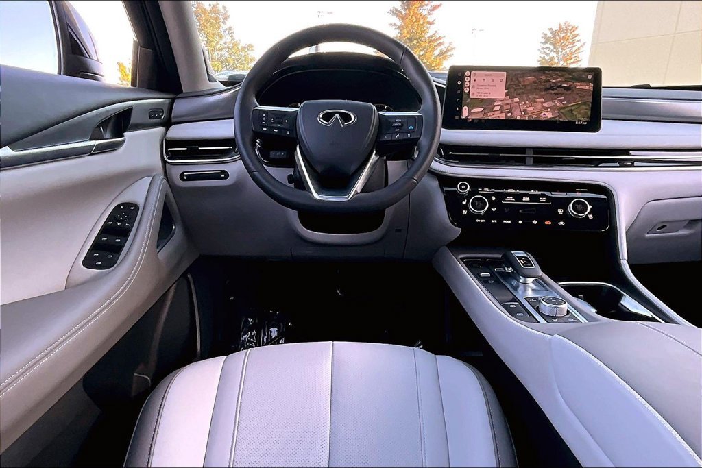 Certified 2027 INFINITI QX60 Luxe w/ Cargo Package AWD/4WD image 17