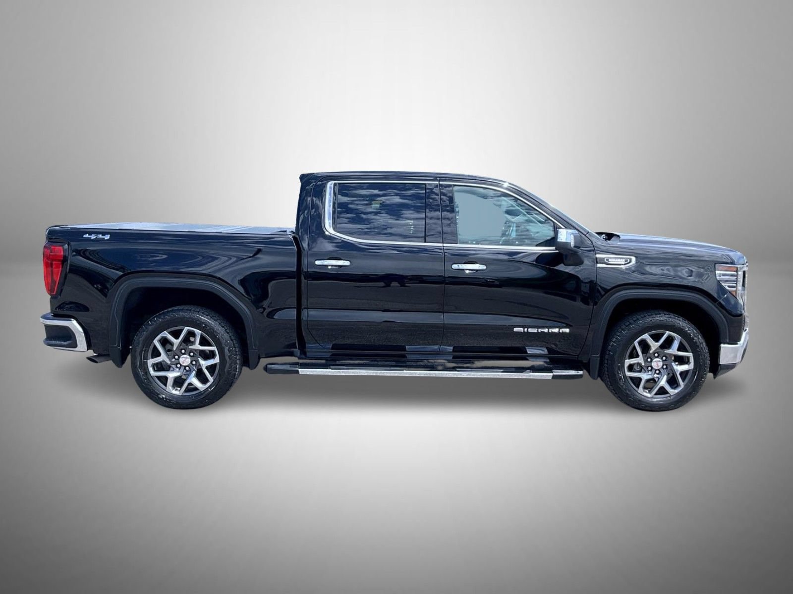Certified 2023 GMC Sierra 1500 SLT w/ SLT Premium Package AWD/4WD image 4