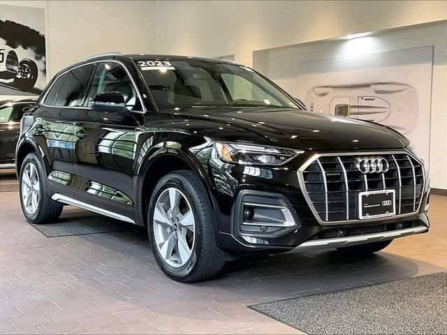 Used 2023 Audi Q5 Premium w/ Convenience Package AWD/4WD image 1