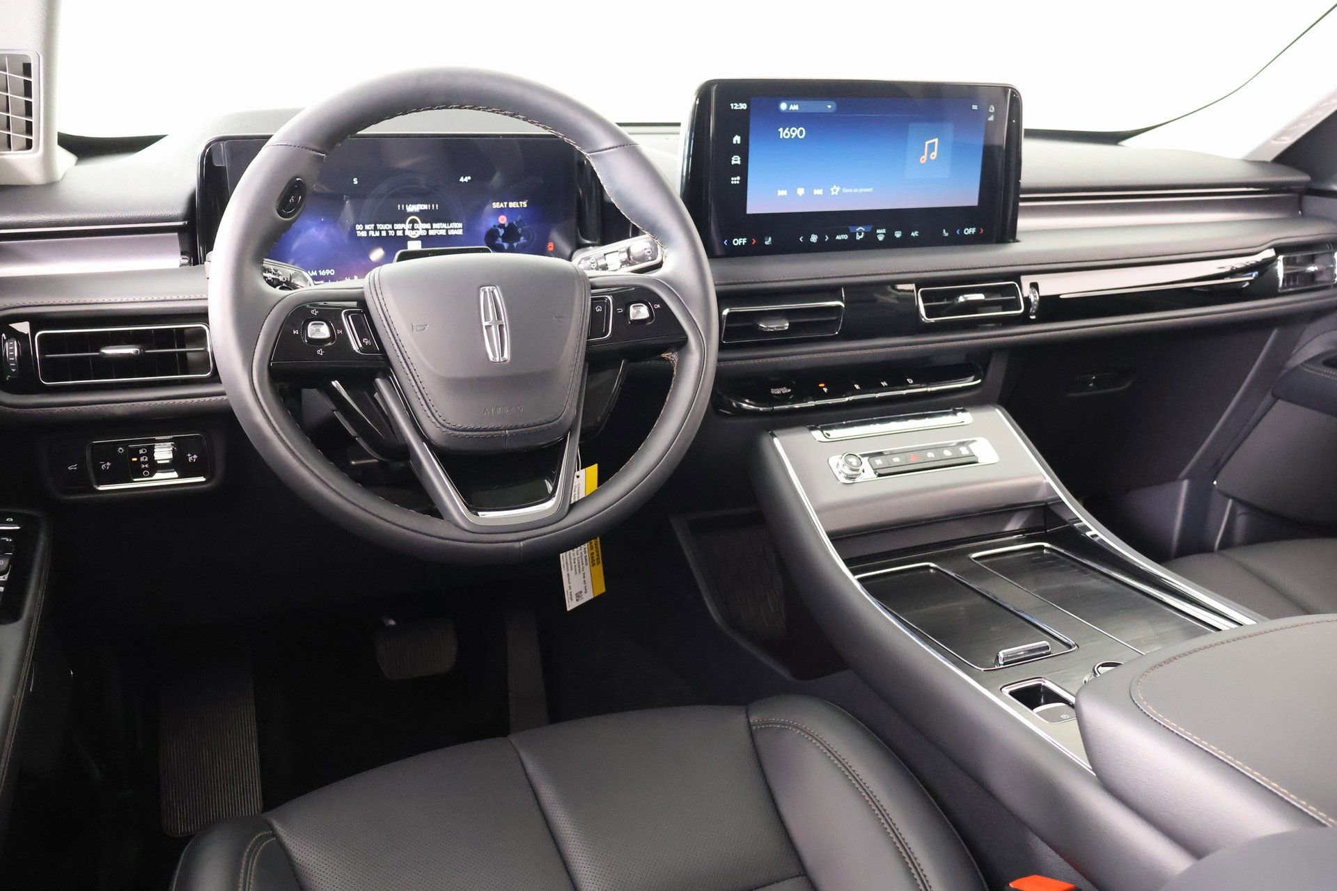 New 2026 Lincoln Aviator AWD w/ Jet Appearance Package image 2