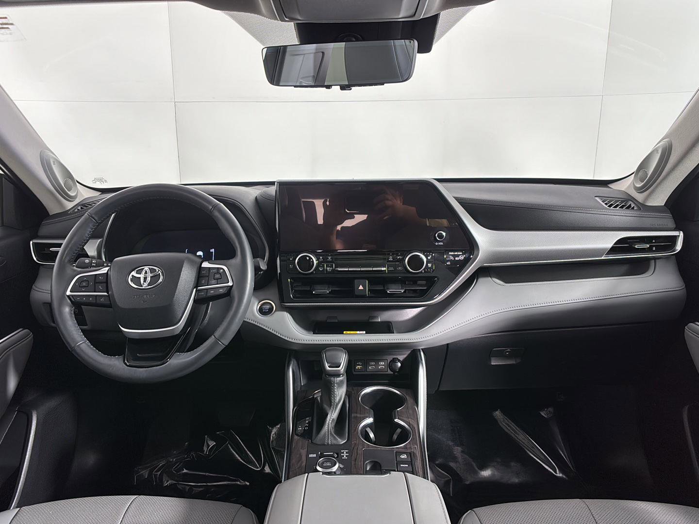 Used 2024 Toyota Highlander Platinum AWD/4WD image 22