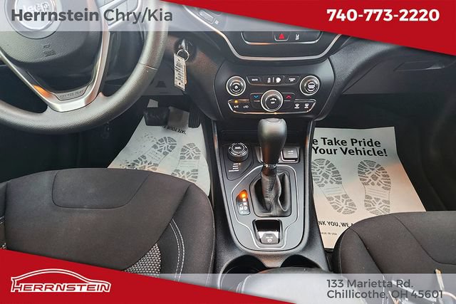 Used 2021 Jeep Cherokee Latitude w/ Mopar Interior Package AWD/4WD image 11