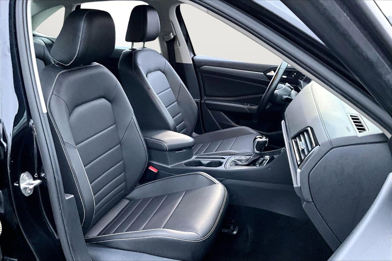 Used 2024 Volkswagen Jetta SE image 21