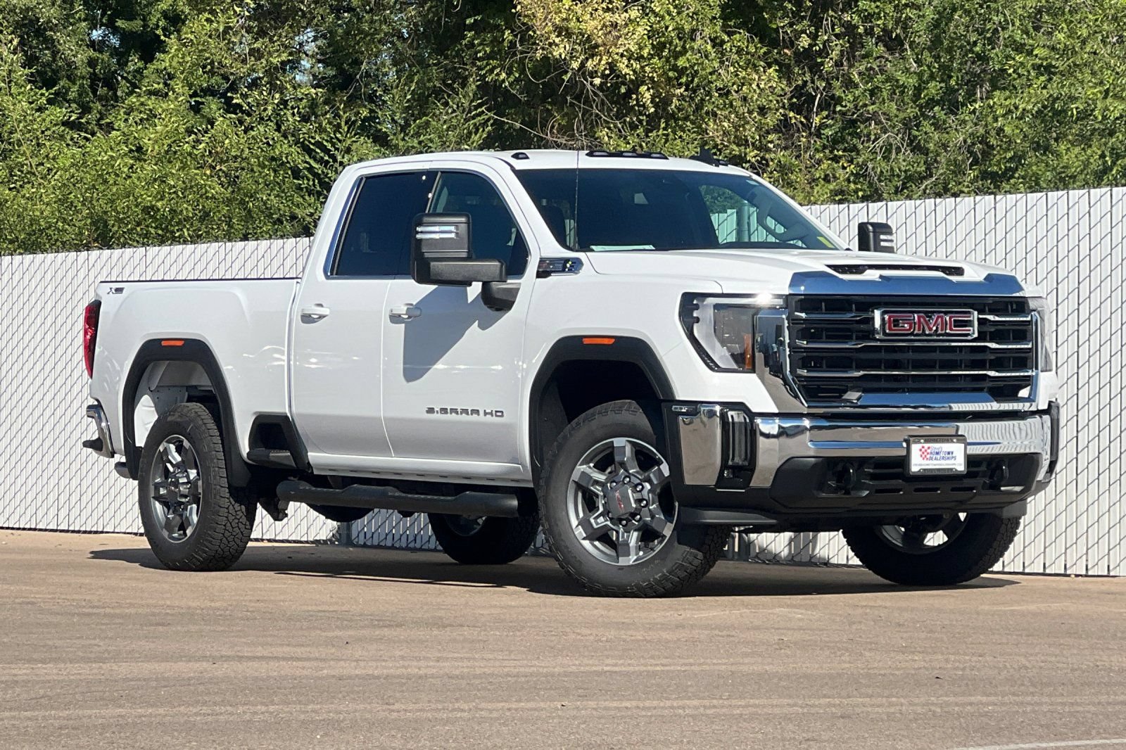 New 2026 GMC Sierra 2500 SLE AWD/4WD image 2