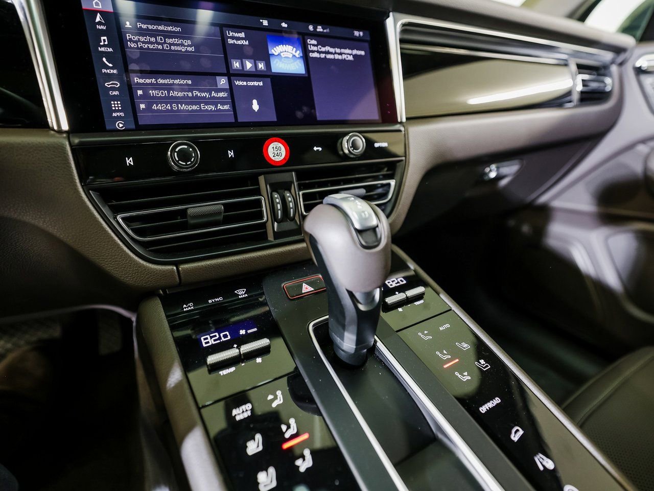 Certified 2025 Porsche Macan image 20