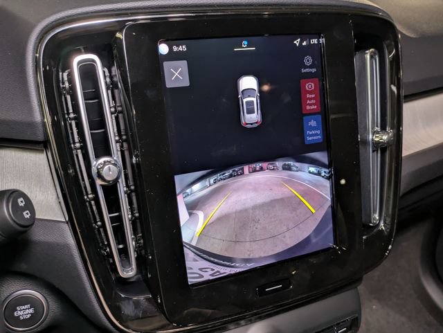 New 2026 Volvo XC40 B4 Core w/ Protection Package FWD image 22