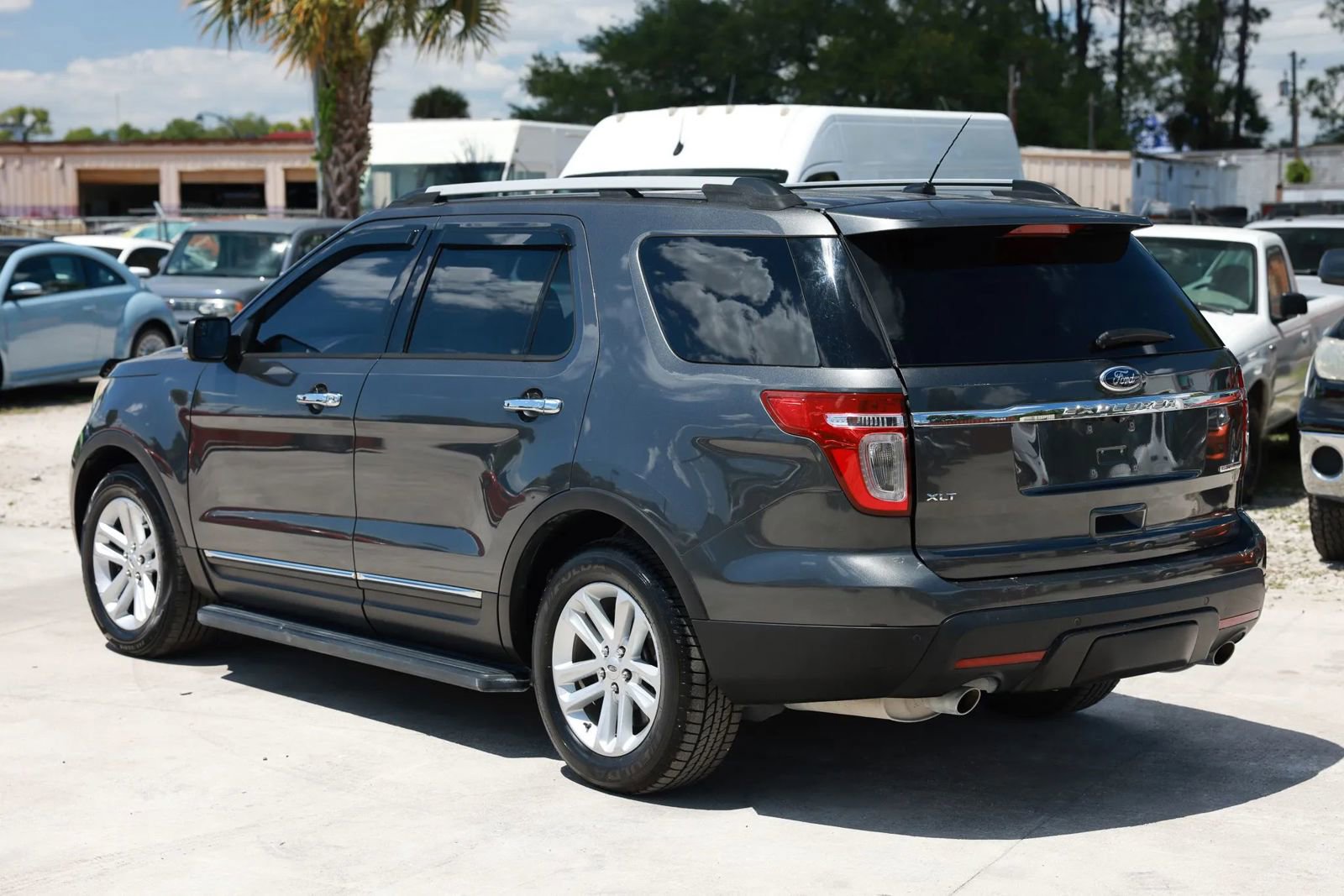 Used 2015 Ford Explorer XLT w/ Equipment Group 202B FWD image 4