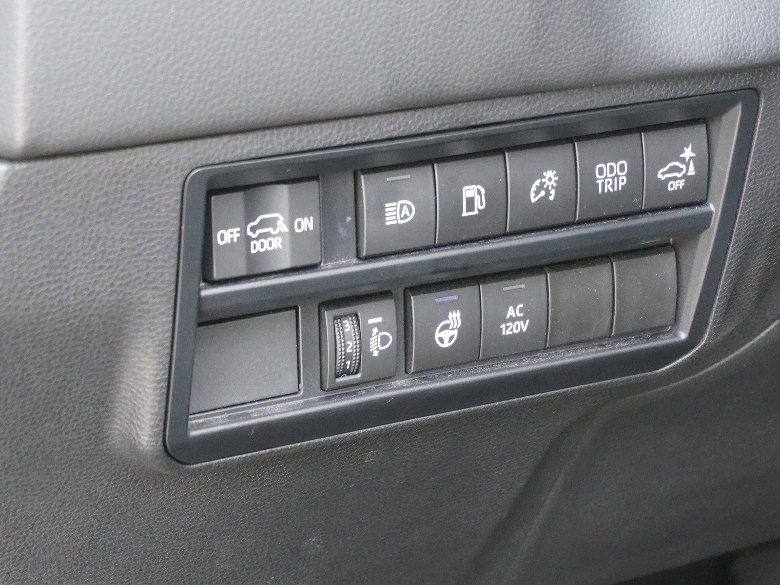 Used 2024 Toyota Sequoia Limited image 25