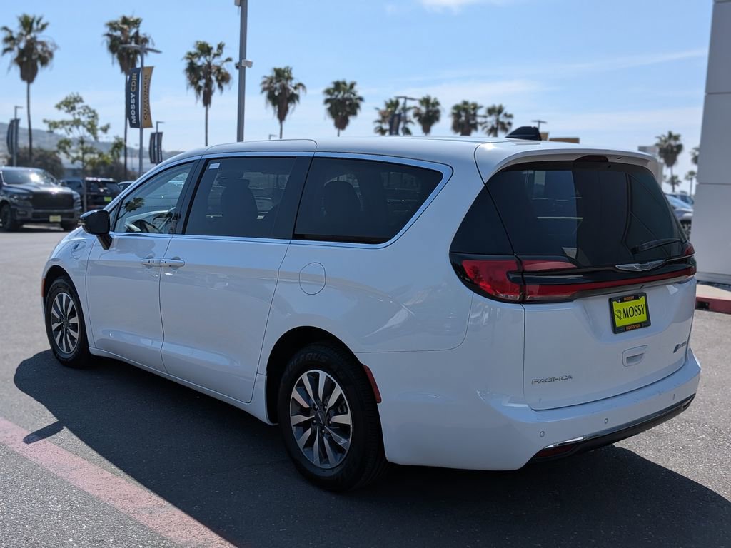Used 2024 Chrysler Pacifica Select image 7