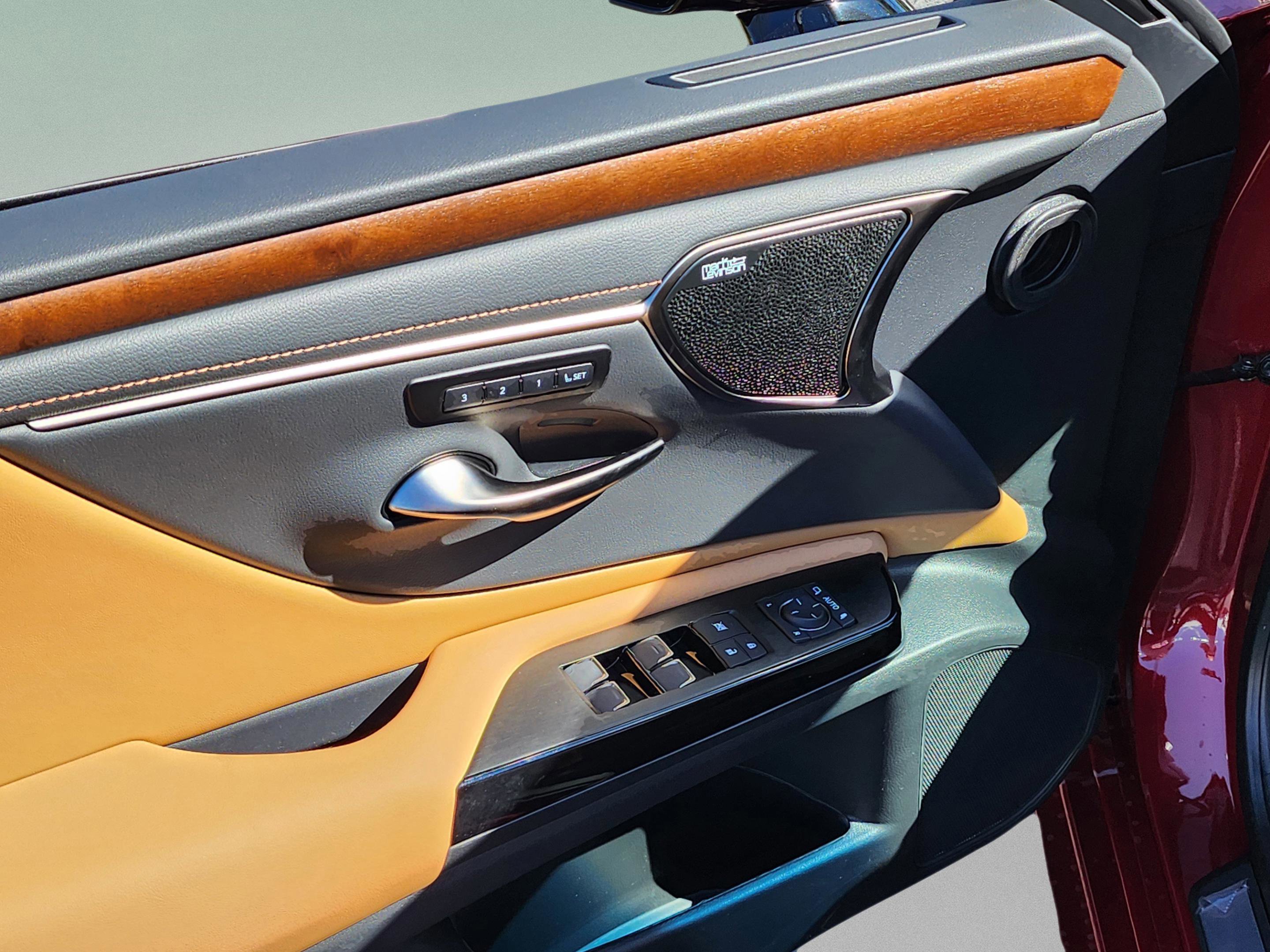 New 2025 Lexus ES 350 Ultra Luxury image 14