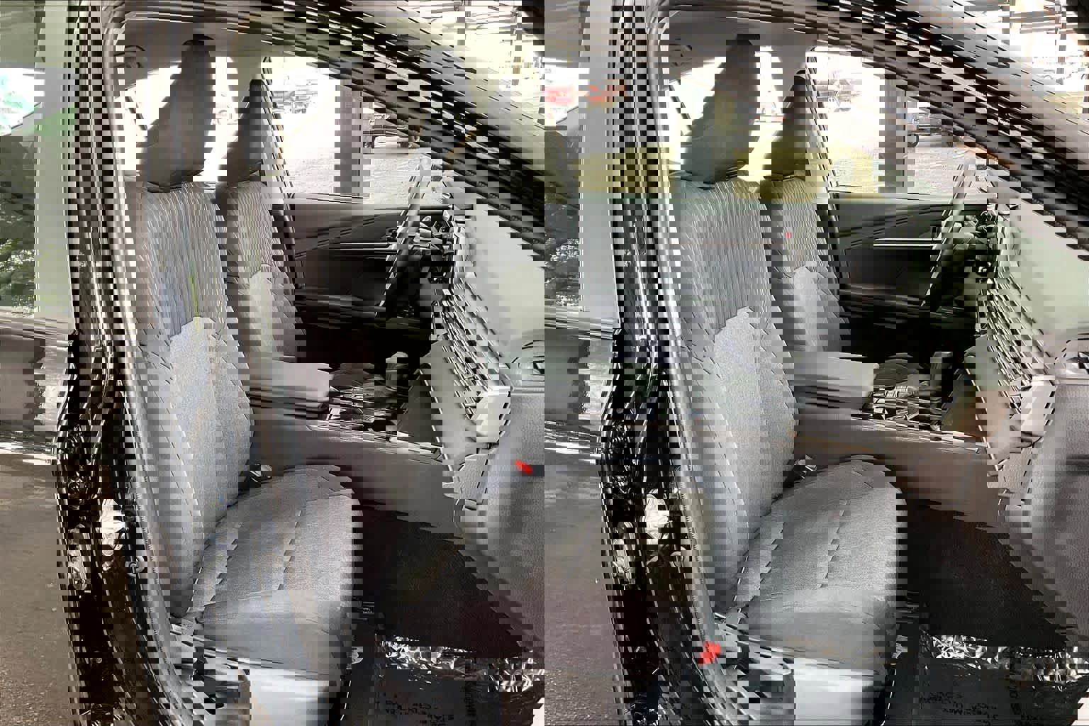 Used 2025 Toyota Camry SE image 8