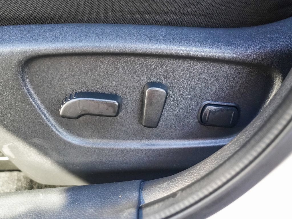 Used 2017 Nissan Rogue SV FWD image 22