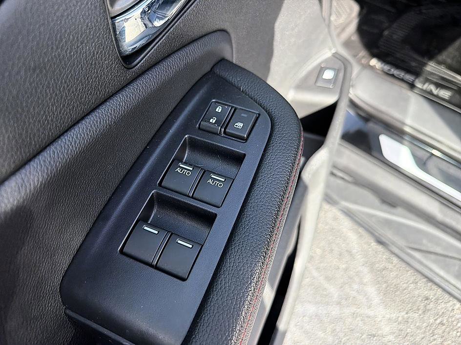 Used 2025 Honda Ridgeline Black Edition image 10